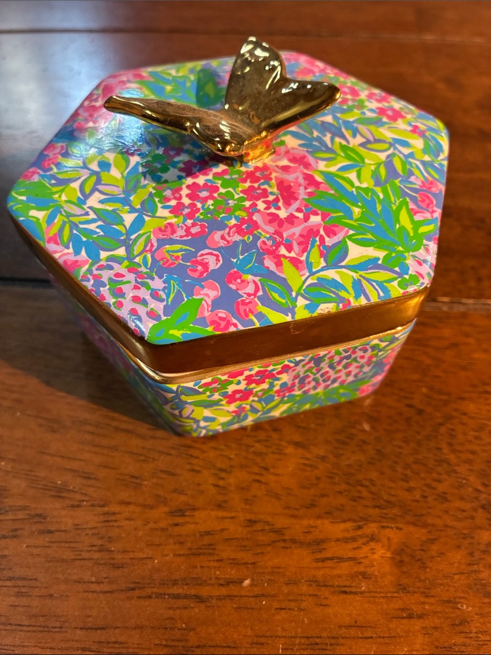 So SWEET! Precious Lilly Pulitzer ceramic floral box with gold butterfly top 🦋